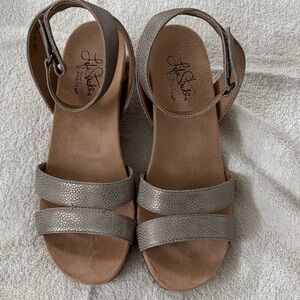 Life Stride Textured Silver wedge sandals. Size 7. Ankle strap. Comfortable